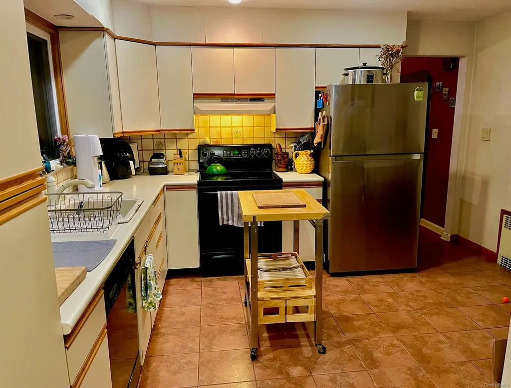 85 Kenneth Avenue Huntington NY 11743