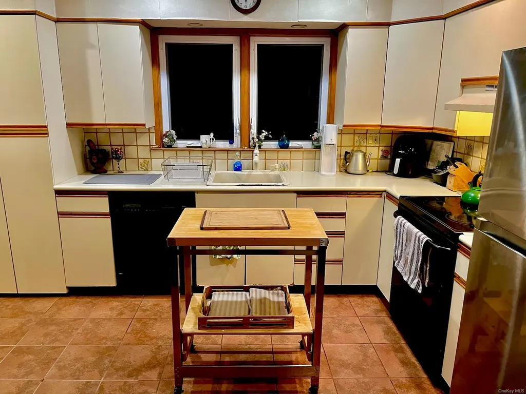 85 Kenneth Avenue Huntington NY 11743