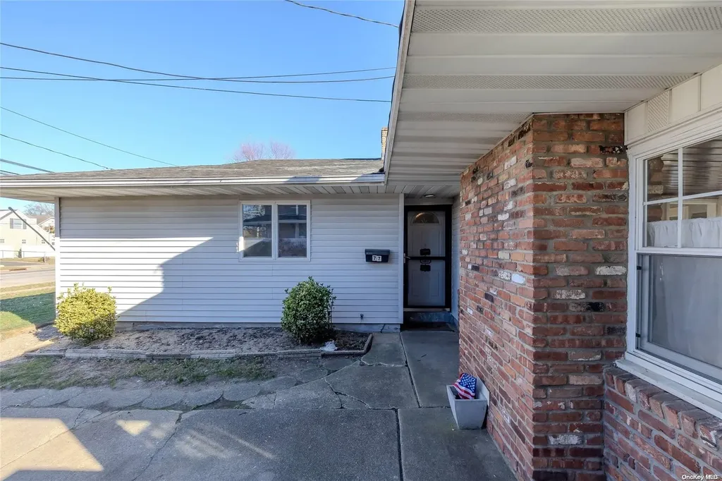 77 Weidner Avenue Oceanside NY 11572