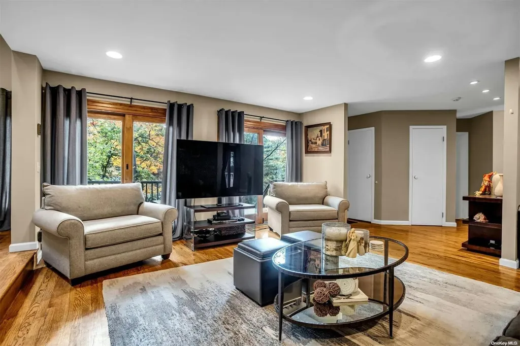 45 Roundabout Road Smithtown NY 11787