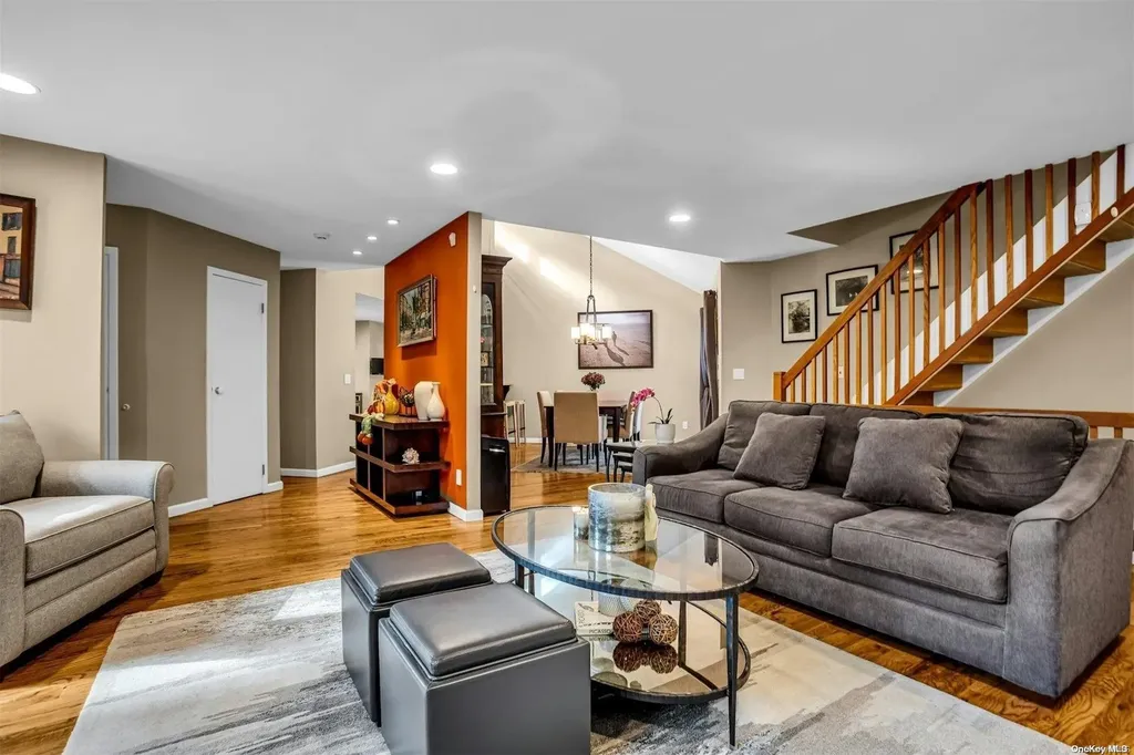 45 Roundabout Road Smithtown NY 11787