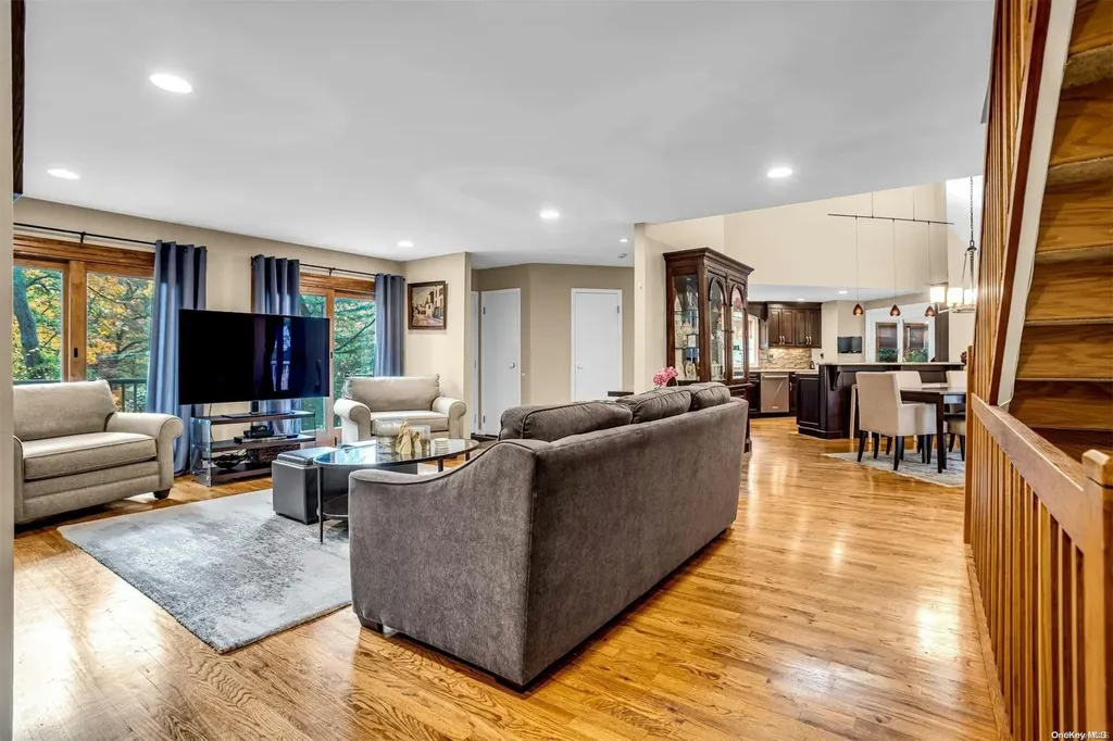 45 Roundabout Road Smithtown NY 11787