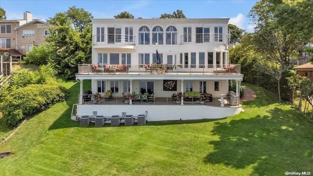90 Greenleaf Hill Great Neck NY 11023