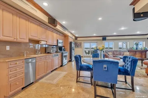 90 Greenleaf Hill Great Neck NY 11023