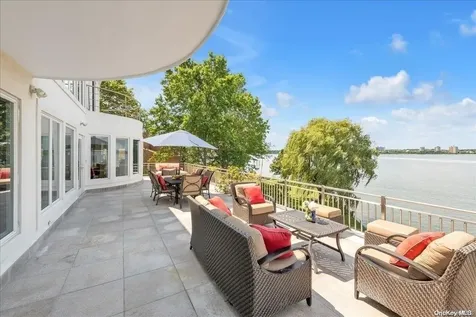 90 Greenleaf Hill Great Neck NY 11023