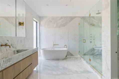 21 Westwood Road Wainscott NY 11975