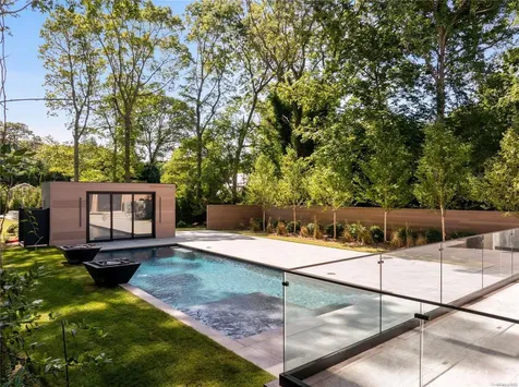 21 Westwood Road Wainscott NY 11975