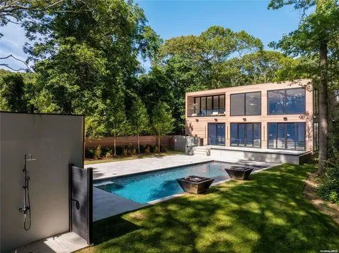 21 Westwood Road Wainscott NY 11975