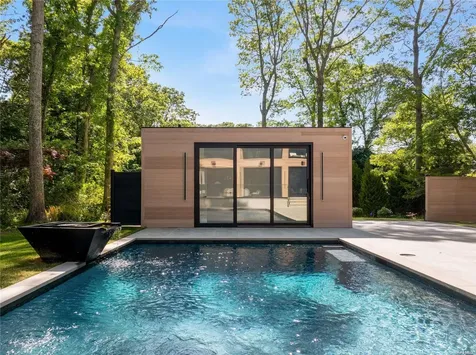 21 Westwood Road Wainscott NY 11975