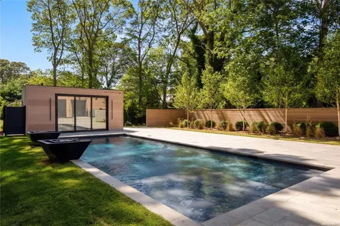 21 Westwood Road Wainscott NY 11975