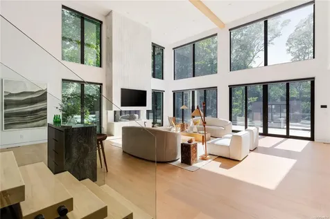 21 Westwood Road Wainscott NY 11975