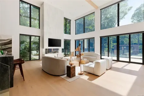 21 Westwood Road Wainscott NY 11975