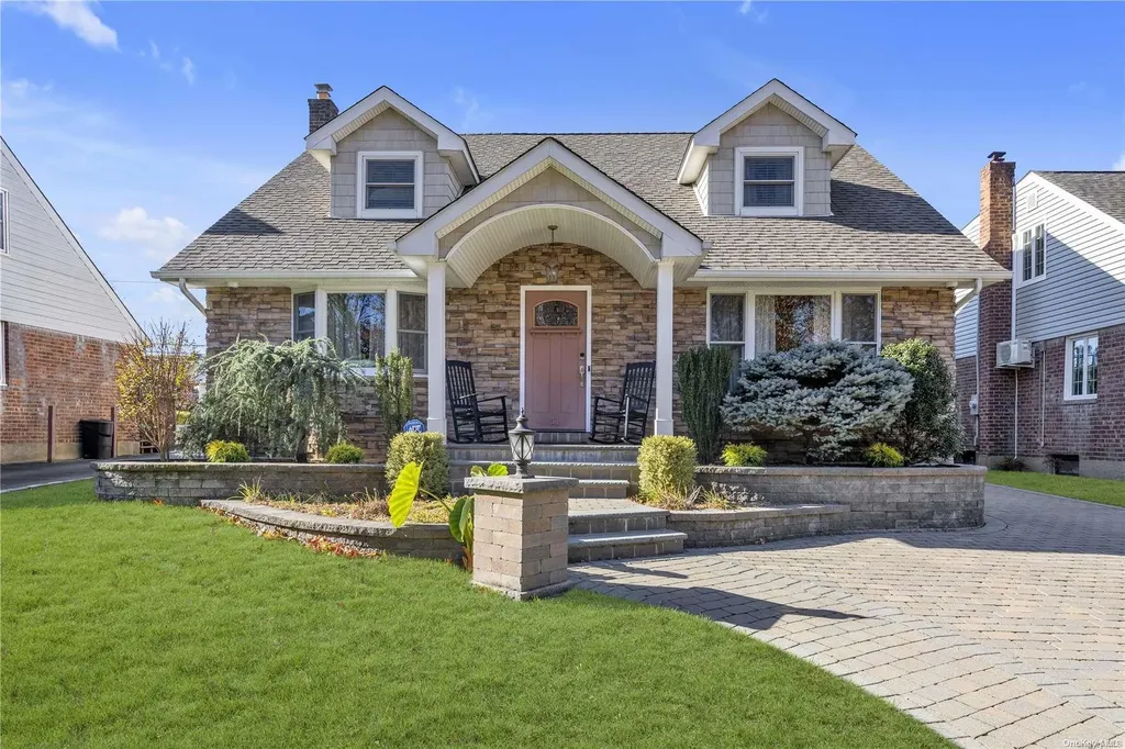 51 Crandall Drive Mineola NY 11501