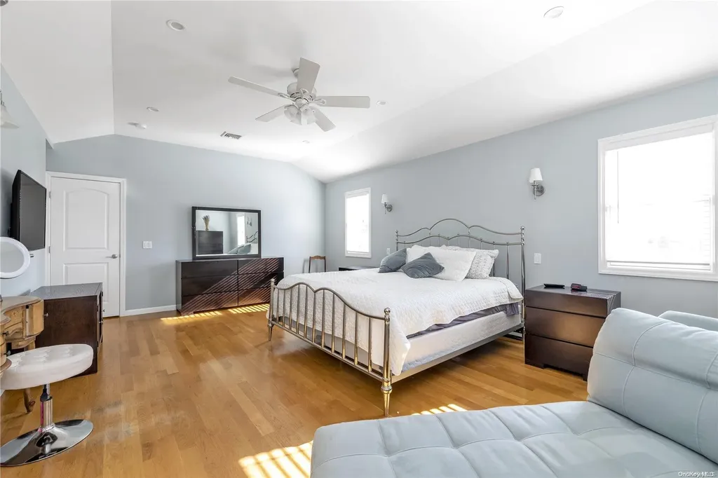 51 Crandall Drive Mineola NY 11501