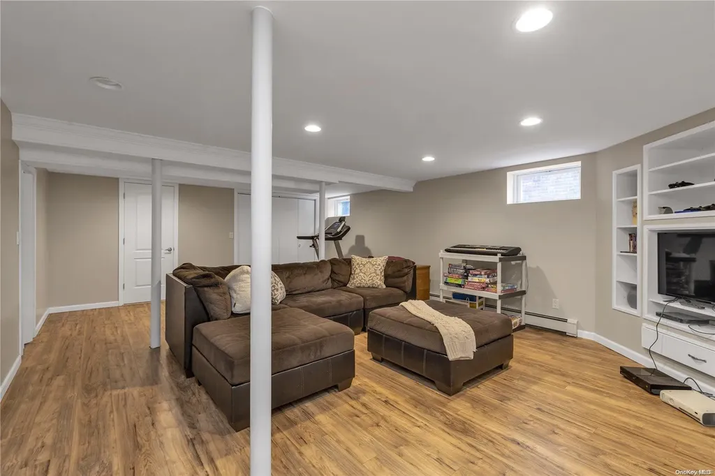 51 Crandall Drive Mineola NY 11501