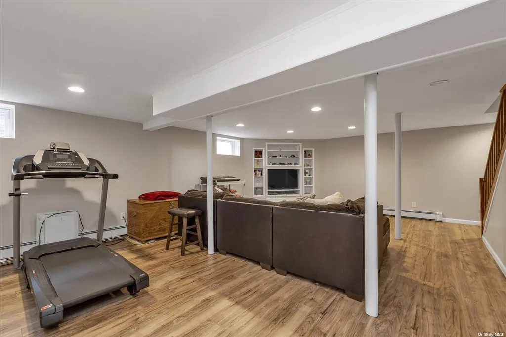 51 Crandall Drive Mineola NY 11501