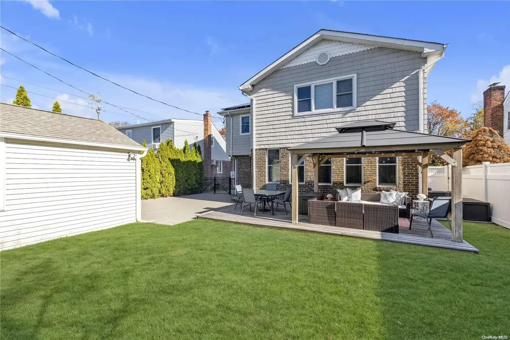 51 Crandall Drive Mineola NY 11501