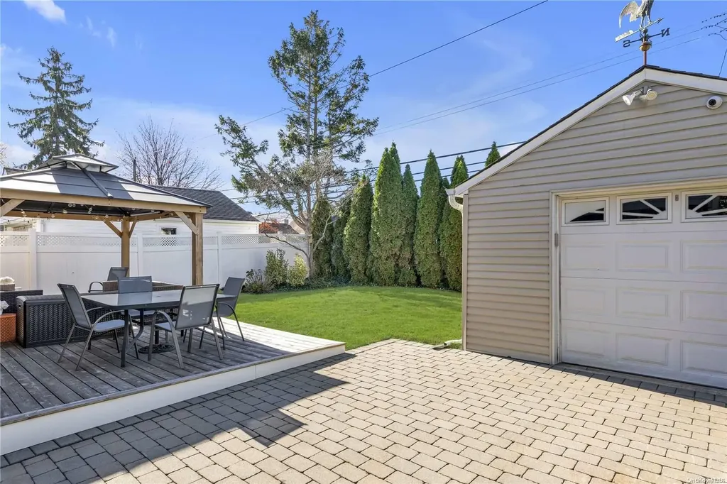 51 Crandall Drive Mineola NY 11501