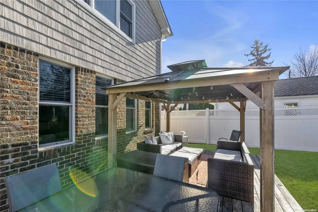 51 Crandall Drive Mineola NY 11501