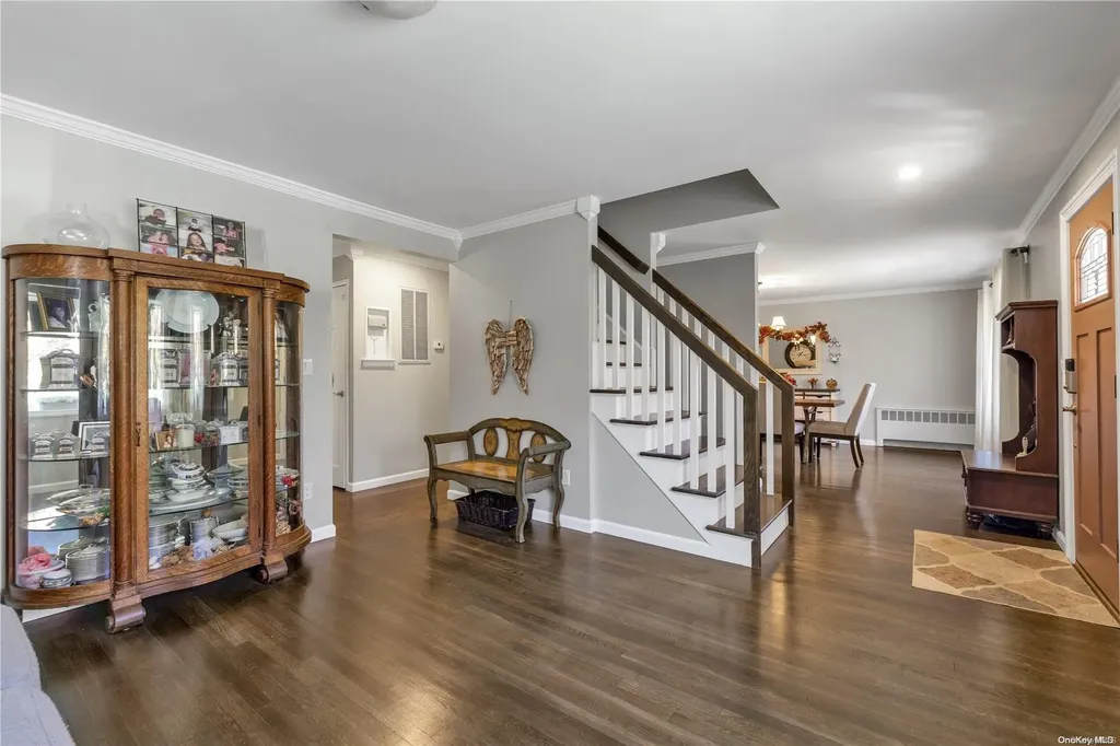 51 Crandall Drive Mineola NY 11501