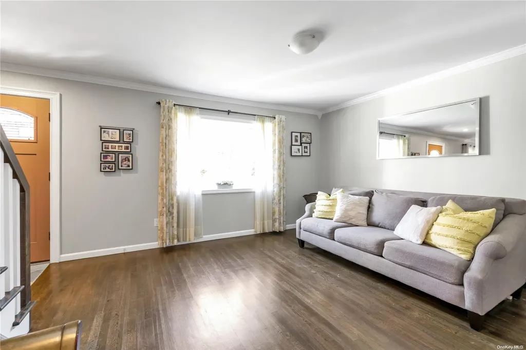 51 Crandall Drive Mineola NY 11501