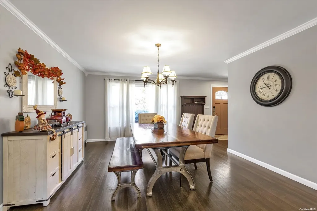 51 Crandall Drive Mineola NY 11501