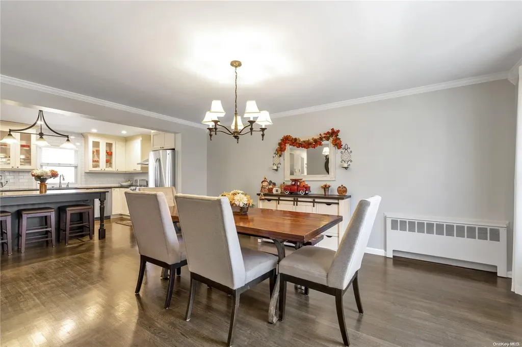 51 Crandall Drive Mineola NY 11501