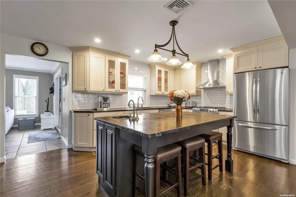 51 Crandall Drive Mineola NY 11501