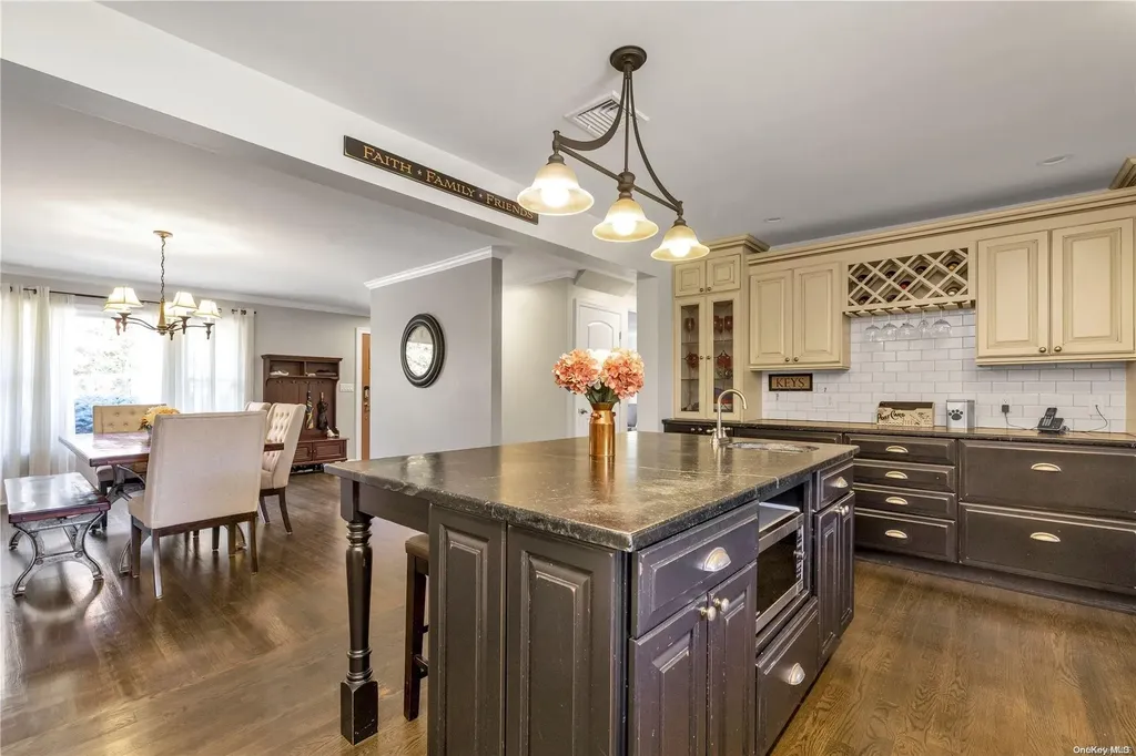51 Crandall Drive Mineola NY 11501