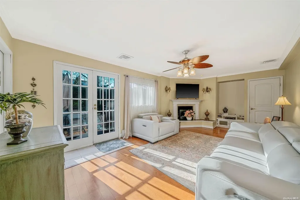 54 W Denis Lane Coram NY 11727
