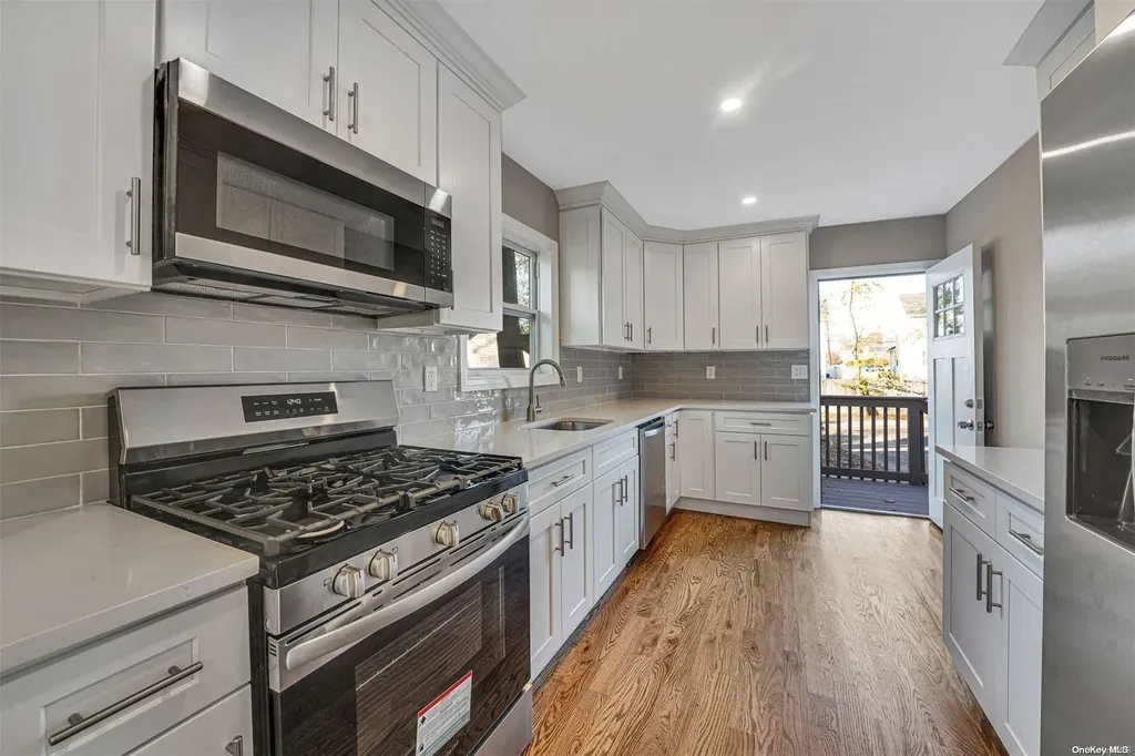 95 E Roosevelt Avenue Roosevelt NY 11575