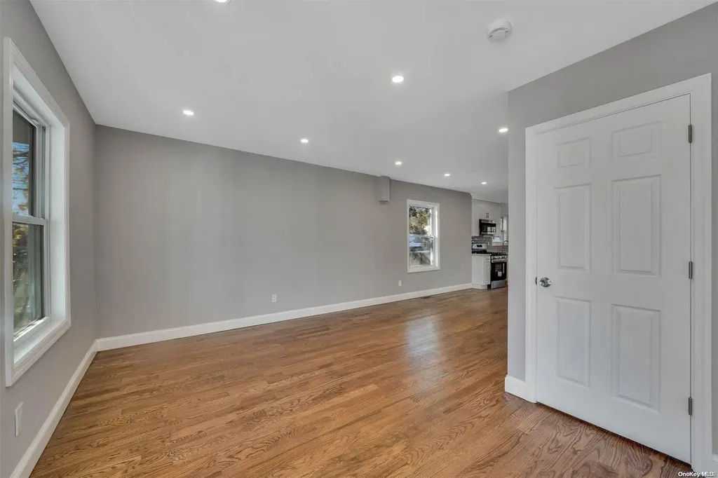 95 E Roosevelt Avenue Roosevelt NY 11575