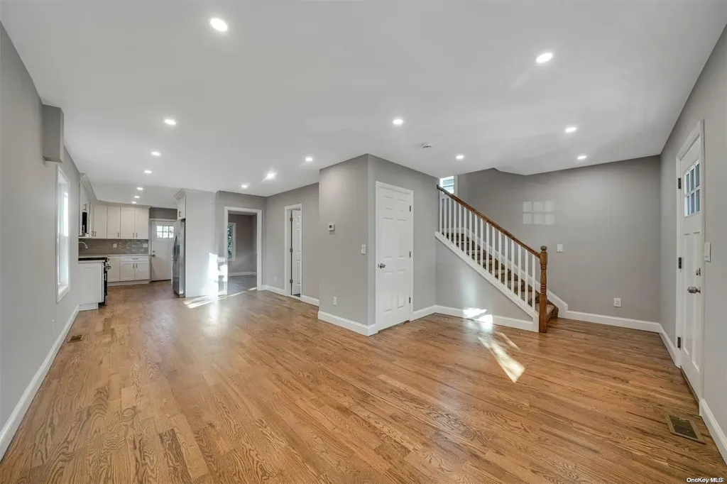 95 E Roosevelt Avenue Roosevelt NY 11575