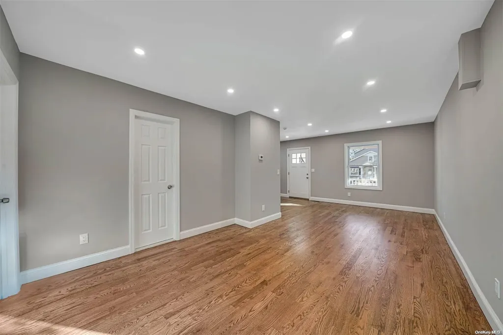 95 E Roosevelt Avenue Roosevelt NY 11575