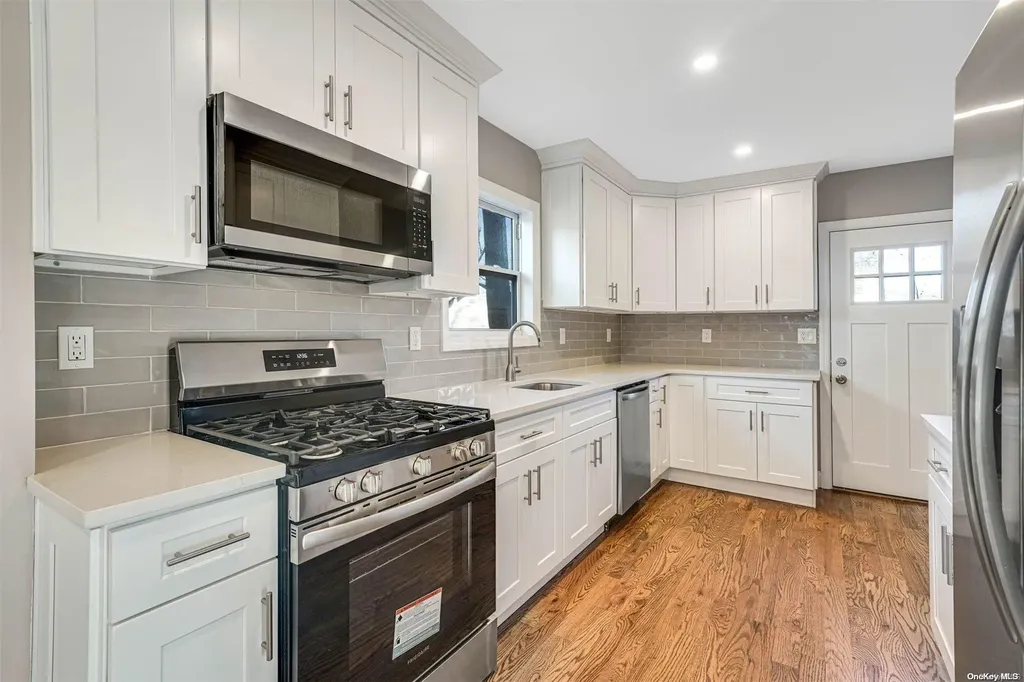 95 E Roosevelt Avenue Roosevelt NY 11575