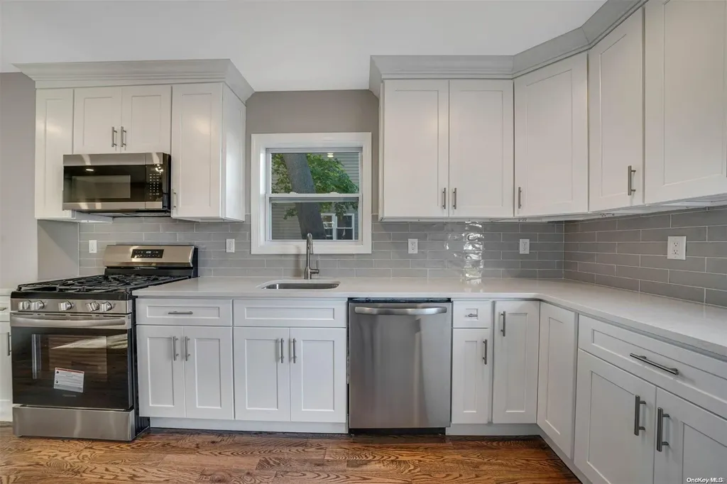 95 E Roosevelt Avenue Roosevelt NY 11575