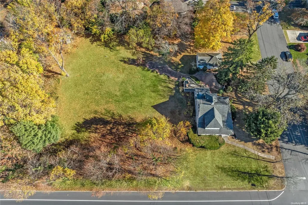22 Broadway Greenlawn NY 11740
