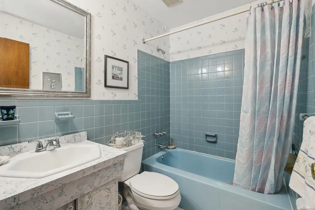 9 North Avenue Smithtown NY 11787