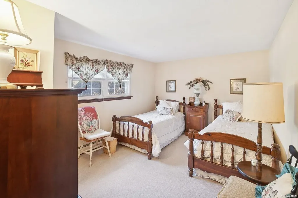 9 North Avenue Smithtown NY 11787