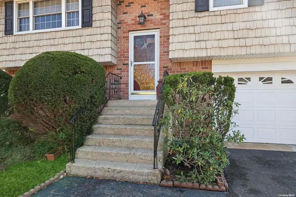9 North Avenue Smithtown NY 11787
