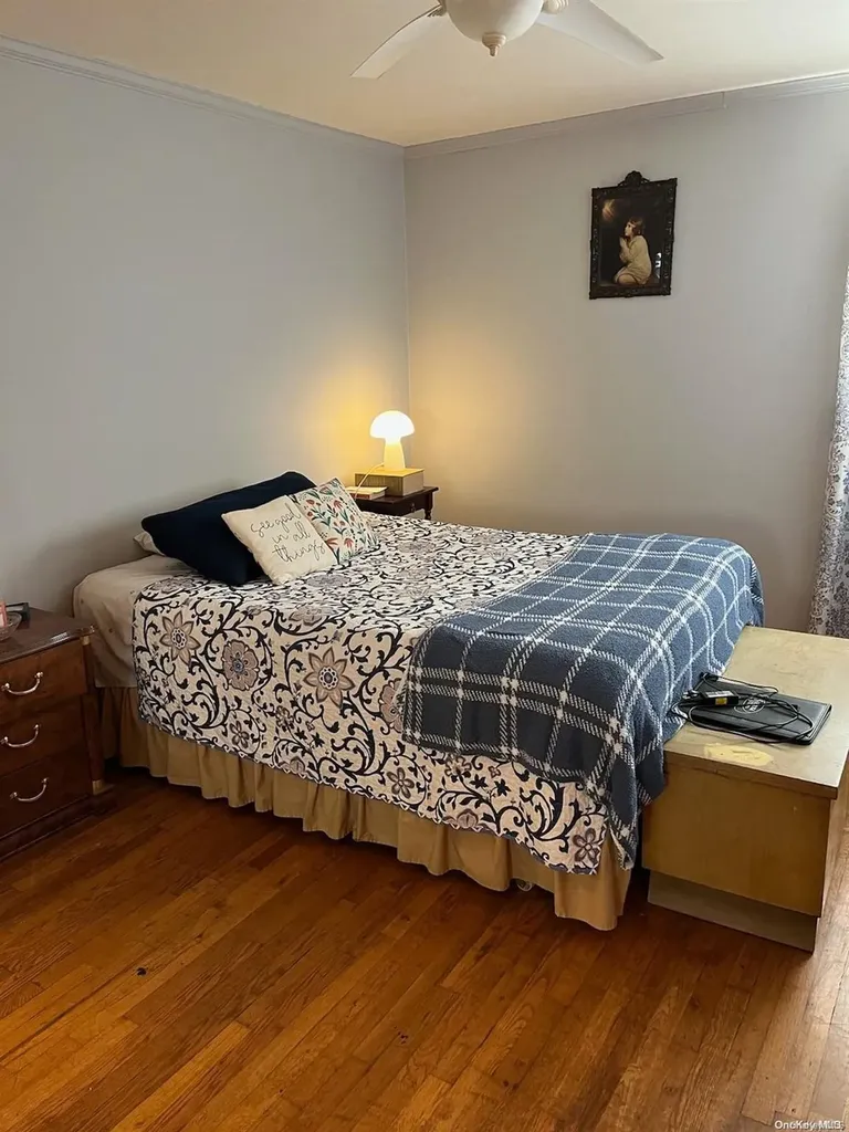 72 E June Street Lindenhurst NY 11757