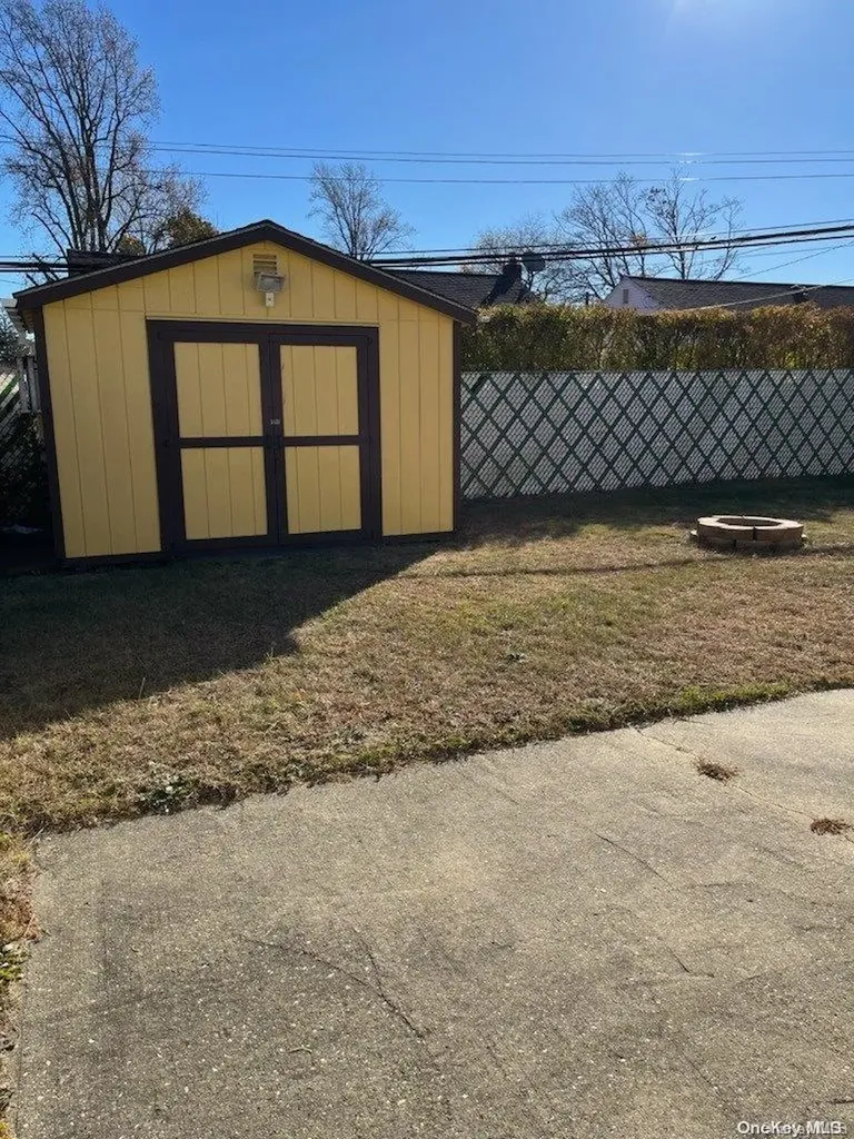 72 E June Street Lindenhurst NY 11757
