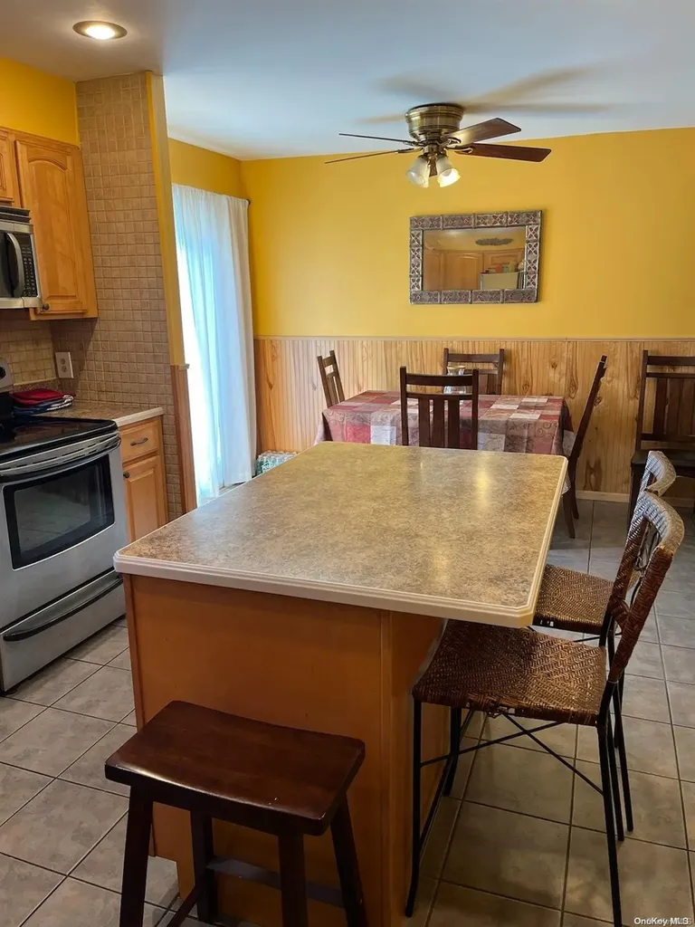 72 E June Street Lindenhurst NY 11757