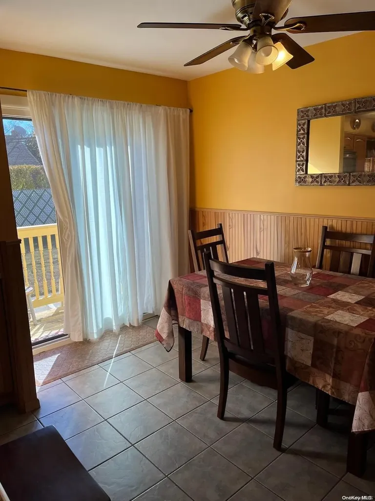 72 E June Street Lindenhurst NY 11757