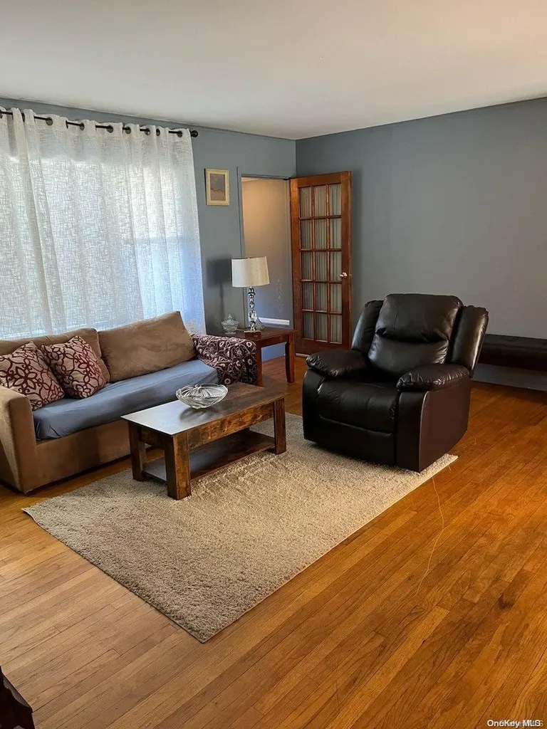 72 E June Street Lindenhurst NY 11757