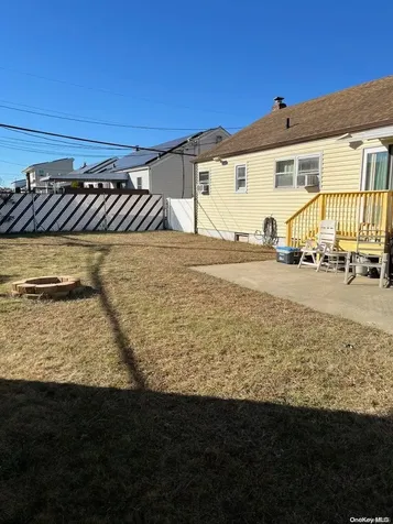 72 E June Street Lindenhurst NY 11757