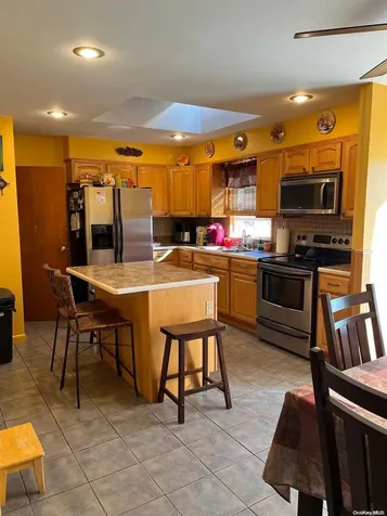 72 E June Street Lindenhurst NY 11757