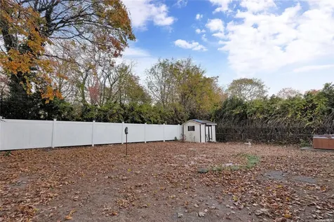 521 18th Street West Babylon NY 11704