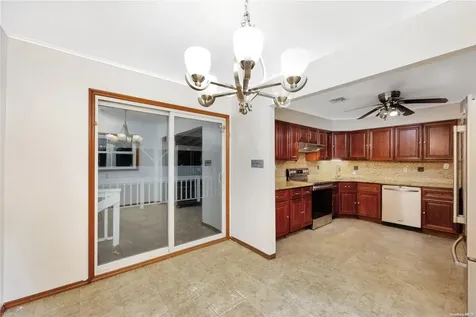 521 18th Street West Babylon NY 11704