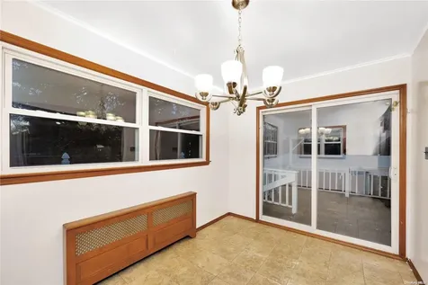 521 18th Street West Babylon NY 11704